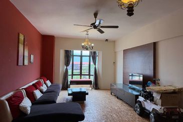 Straits Court Condominium Pasir Emas