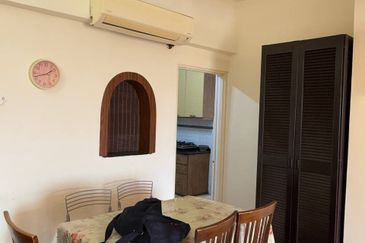 Straits Court Condominium Pasir Emas