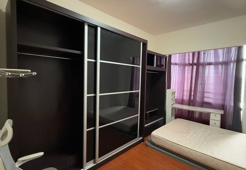 Straits Court Condominium Pasir Emas