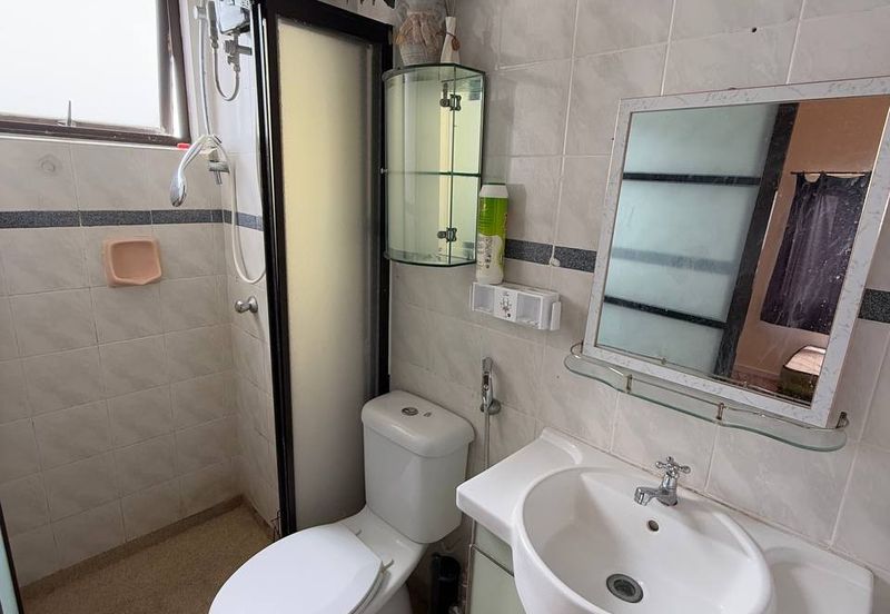 Straits Court Condominium Pasir Emas