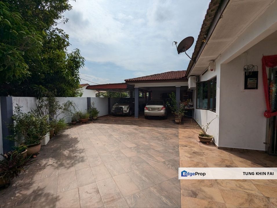 Non Flooded Single Storey Terrace Corner Lot at Taman Merdaka Batu ...