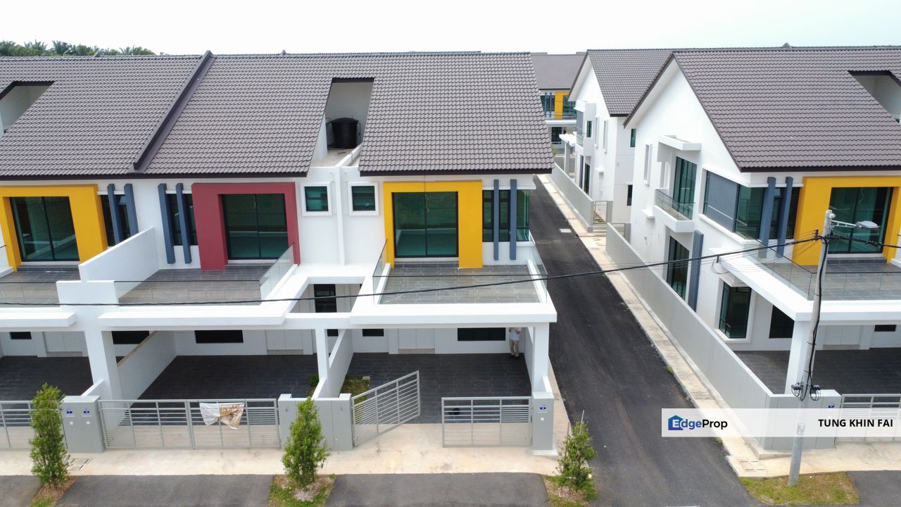 Facing Playround ! Gated Guarded With Kids Pool - Freehold 2 Storey Endlot 1 Krubong Melaka For Sale, Melaka, Krubong
