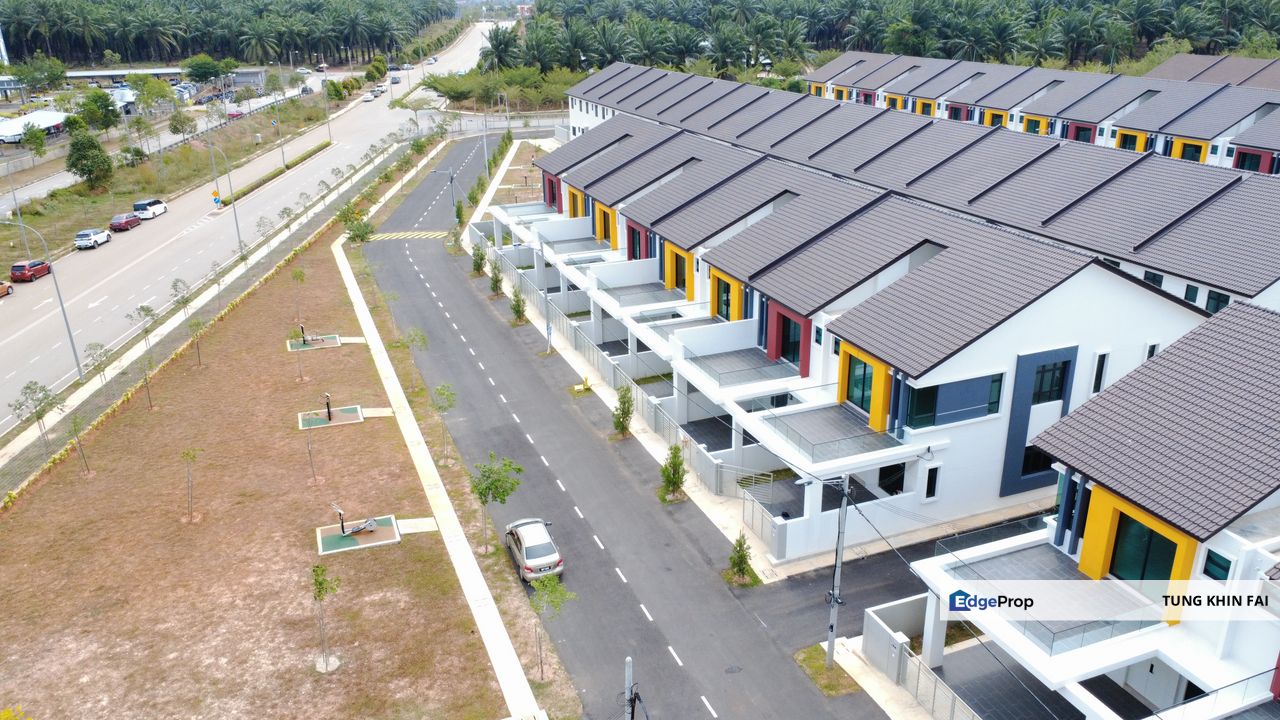 Facing Playround ! Gated Guarded With Kids Pool - Freehold 2 Storey Endlot 1 Krubong Melaka For Sale, Melaka, Krubong