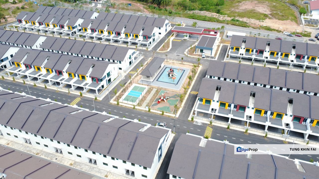 Facing Playround ! Gated Guarded With Kids Pool - Freehold 2 Storey Endlot 1 Krubong Melaka For Sale, Melaka, Krubong