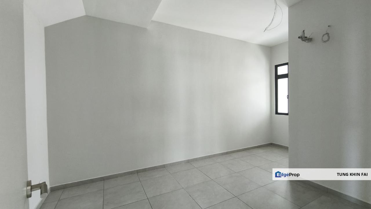 Facing Playround ! Gated Guarded With Kids Pool - Freehold 2 Storey Endlot 1 Krubong Melaka For Sale, Melaka, Krubong