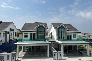 𝐍𝐞𝐰 𝐌𝐞𝐥𝐚𝐤𝐚 𝐏𝐫𝐨𝐣𝐞𝐜𝐭 : 𝟐 𝐒𝐭𝐨𝐫𝐞𝐲 𝐒𝐞𝐦𝐢 𝐃, 𝐆𝐚𝐭𝐞𝐝 𝐆𝐮𝐚𝐫𝐝𝐞𝐝, 𝐒𝐰𝐢𝐦𝐦𝐢𝐧𝐠 𝐏𝐨𝐨𝐥 & 𝐆𝐲𝐦 𝐅𝐚𝐜𝐢𝐥𝐢𝐭𝐢𝐞𝐬 