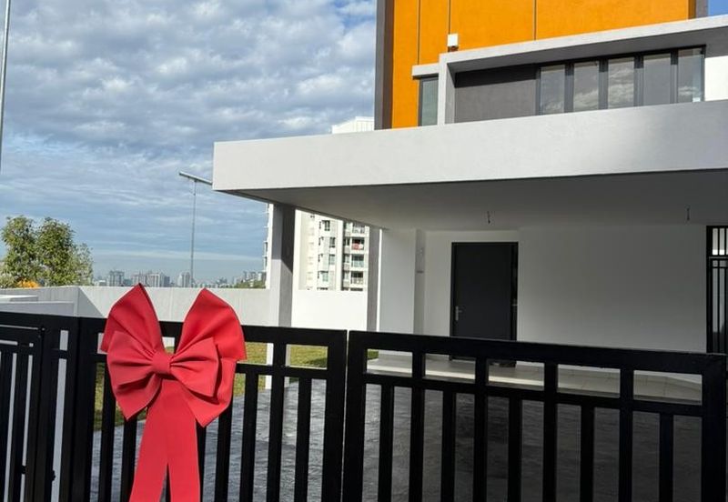 East 57 (Residensi Laman Timur)