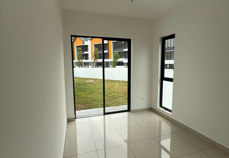 East 57 (Residensi Laman Timur)