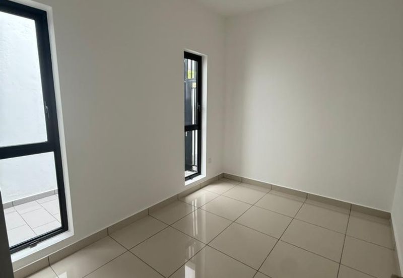 East 57 (Residensi Laman Timur)