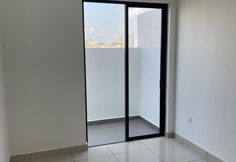 East 57 (Residensi Laman Timur)