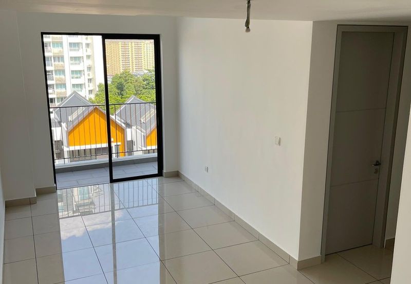 East 57 (Residensi Laman Timur)