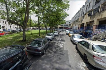 Small Warehouse Storage Shop Taman Kinrara Town Oug Puchong Jaya Old Klang