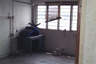 Sungai Besi Industrial Park, 1.5 sty, 4% ROI