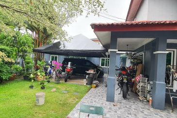 👍RENOVATED DOUBLE STOREY CORNER LOT TAMAN LESTARI PERDANA SERI KEMBANGAN PUCHONG SOUTH