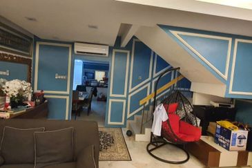 👍RENOVATED DOUBLE STOREY CORNER LOT TAMAN LESTARI PERDANA SERI KEMBANGAN PUCHONG SOUTH