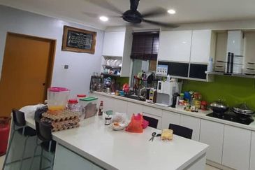 👍RENOVATED DOUBLE STOREY CORNER LOT TAMAN LESTARI PERDANA SERI KEMBANGAN PUCHONG SOUTH