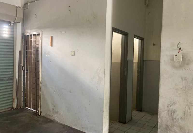 Shop lot Ground floor Sports Complex Square Garden Homes Seremban 2 