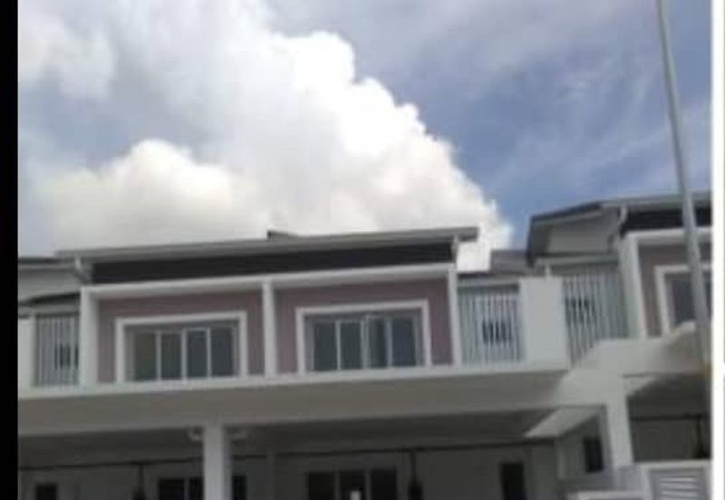 👍MURAH BASIC DOUBLE STOREY TERRACE TIARA SENDAYAN BANDAR ENSTEK NEAR NILAI FOR RENT