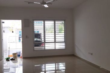 👍MURAH BASIC DOUBLE STOREY TERRACE TIARA SENDAYAN BANDAR ENSTEK NEAR NILAI FOR RENT