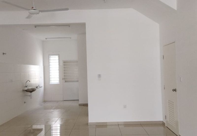 👍MURAH BASIC DOUBLE STOREY TERRACE TIARA SENDAYAN BANDAR ENSTEK NEAR NILAI FOR RENT