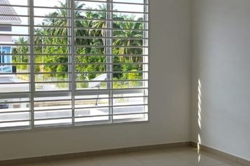 👍MURAH BASIC DOUBLE STOREY TERRACE TIARA SENDAYAN BANDAR ENSTEK NEAR NILAI FOR RENT