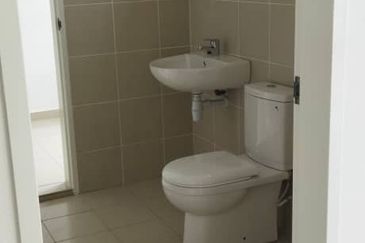 👍MURAH BASIC DOUBLE STOREY TERRACE TIARA SENDAYAN BANDAR ENSTEK NEAR NILAI FOR RENT