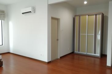 Zefer Hill Residence