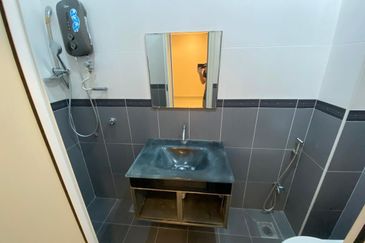 🔥👍FULLY FURNISHED 2.5 STOREY TERRACE LINK HOUSE TAMAN PUNCAK JALIL BANDAR PUTRA PERMAI SERI KEMBANGAN RENT 