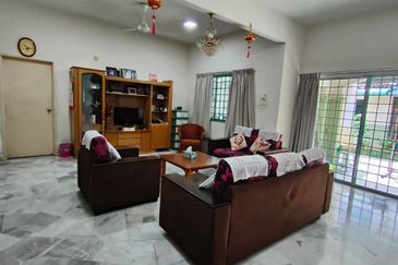 👍FREEHOLD NON BUMI LOT DOUBLE STOREY SEMI D GREEN STREET HOMES SEREMBAN 2