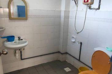 👍FREEHOLD NON BUMI LOT DOUBLE STOREY SEMI D GREEN STREET HOMES SEREMBAN 2