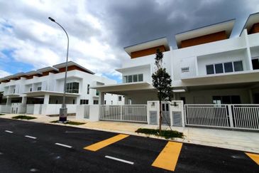 🔥FREEHOLD BUMI END LOT DOUBLE STOREY TERRACE ARA SENDAYAN 