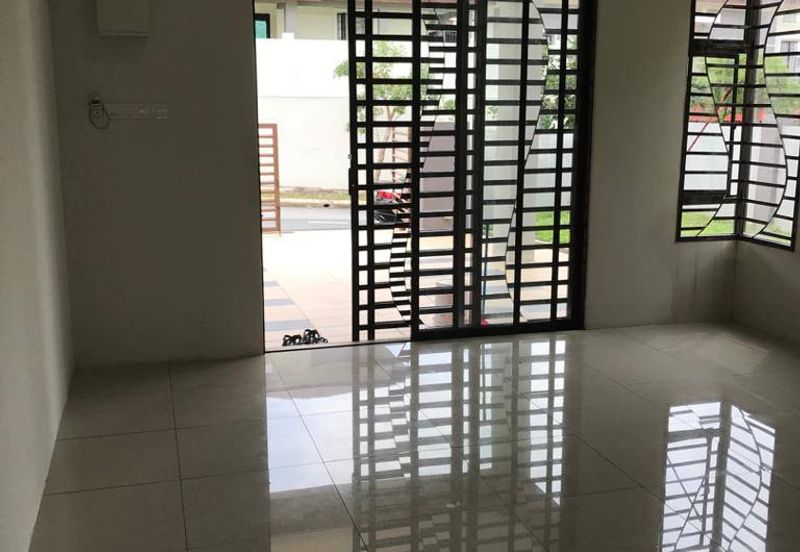 🔥FREEHOLD NON BUMI LOT 1.5 STOREY SEMI D TAMAN NUSA INTAN SENAWANG 