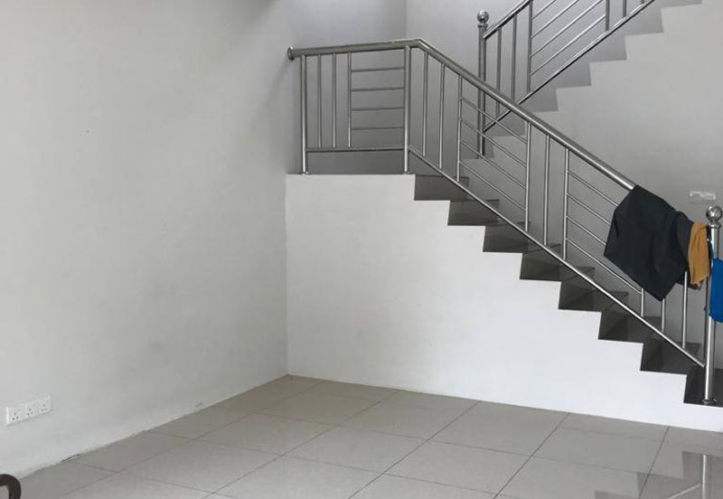 🔥FREEHOLD NON BUMI LOT 1.5 STOREY SEMI D TAMAN NUSA INTAN SENAWANG 