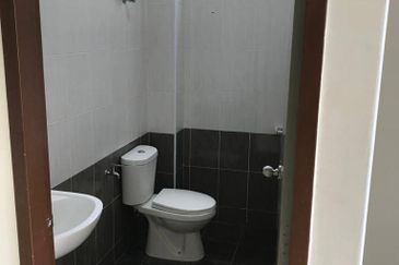 🔥FREEHOLD NON BUMI LOT 1.5 STOREY SEMI D TAMAN NUSA INTAN SENAWANG 