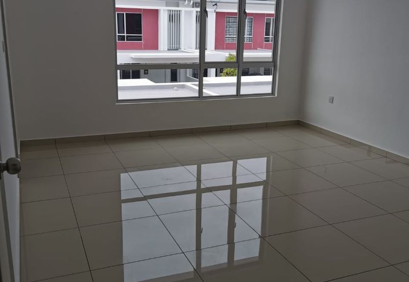 🔥DOUBLE STOREY TERRACE BASIC TIARA SENDAYAN SEREMBAN FOR RENT 