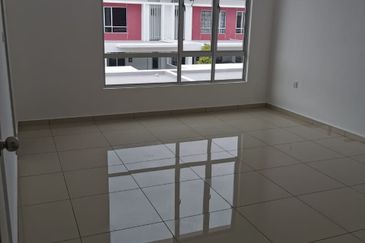 🔥DOUBLE STOREY TERRACE BASIC TIARA SENDAYAN SEREMBAN FOR RENT 