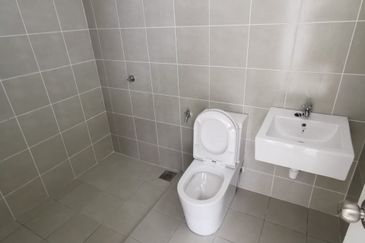 🔥DOUBLE STOREY TERRACE BASIC TIARA SENDAYAN SEREMBAN FOR RENT 