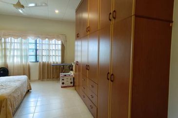 🔥FREEHOLD NON BUMI CORNER LOT HUGE LAND SEMI D GREEN STREET HOMES SEREMBAN 2