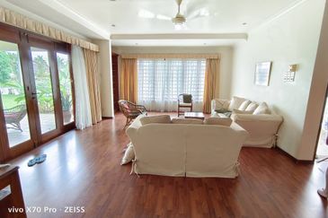 🔥FREEHOLD NON BUMI CORNER LOT HUGE LAND SEMI D GREEN STREET HOMES SEREMBAN 2