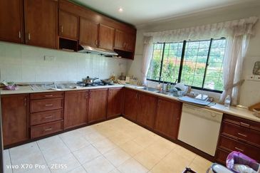 🔥FREEHOLD NON BUMI CORNER LOT HUGE LAND SEMI D GREEN STREET HOMES SEREMBAN 2