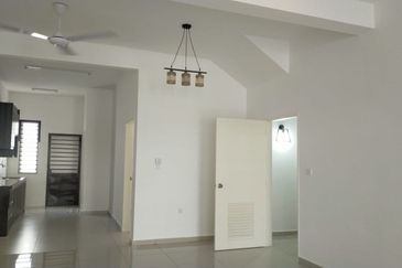 🔥PARTIAL FURNISHED DOUBLE STOREY TIARA SENDAYAN FLORIA NEAR BANDAR ENSTEK FOR RENT 