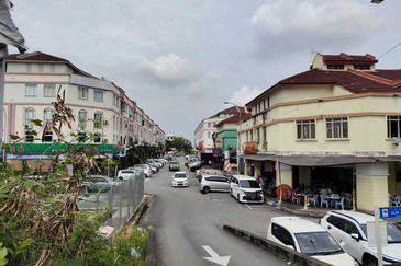 Meru Shop for sale, Jalan Pekan Baru, Seri Pelangi Shop