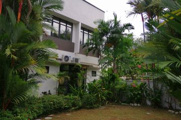 Corner Shoplot With Garden For Sale at SS4, Kelana Jaya