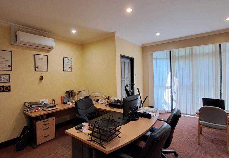 Corner Shoplot With Garden For Sale at SS4, Kelana Jaya