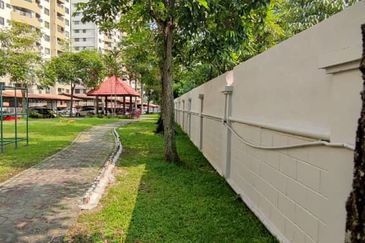 Anjung Hijau (Greenfield Apartment)