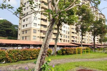 Anjung Hijau (Greenfield Apartment)