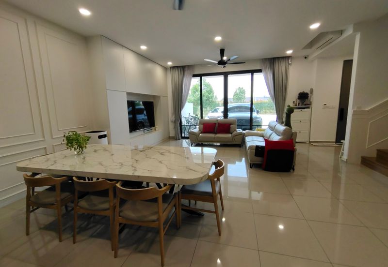 Lucent Residence @ twentyfive.7