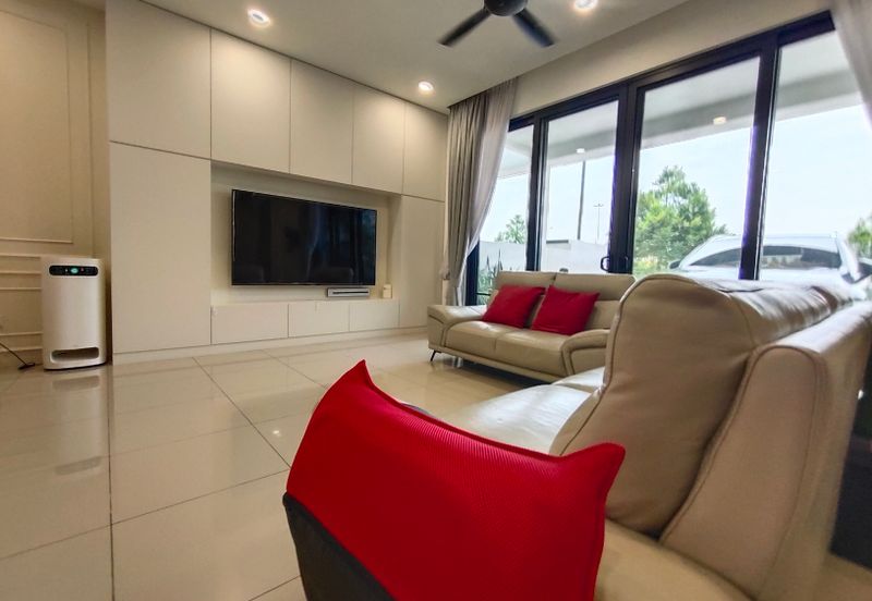 Lucent Residence @ twentyfive.7