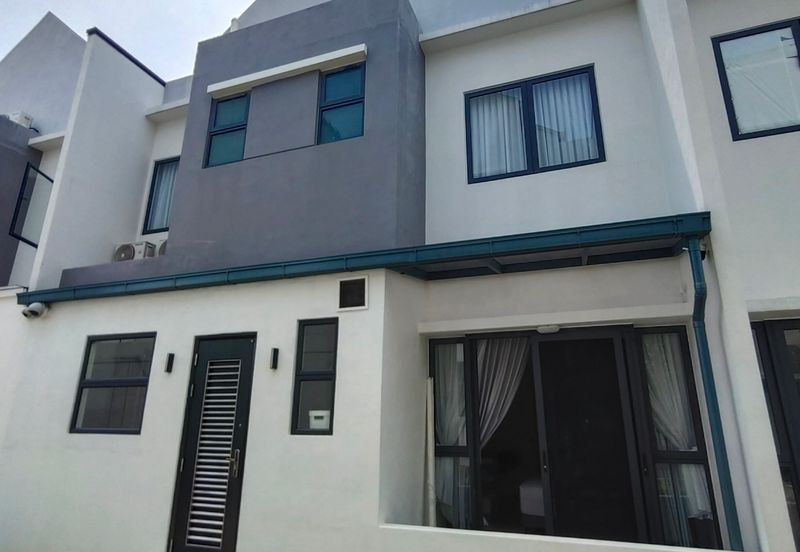 Lucent Residence @ twentyfive.7