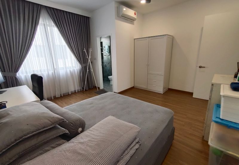 Lucent Residence @ twentyfive.7